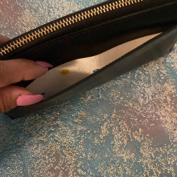 🎉HP🎉🎉Kate Spade Black Wallet - Picture 5 of 9